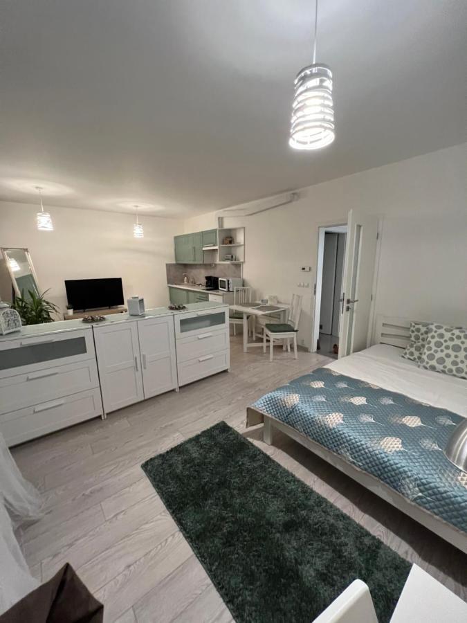 Apartamento Free Parking In Garage Karolina Plazza, New Cosy With Need