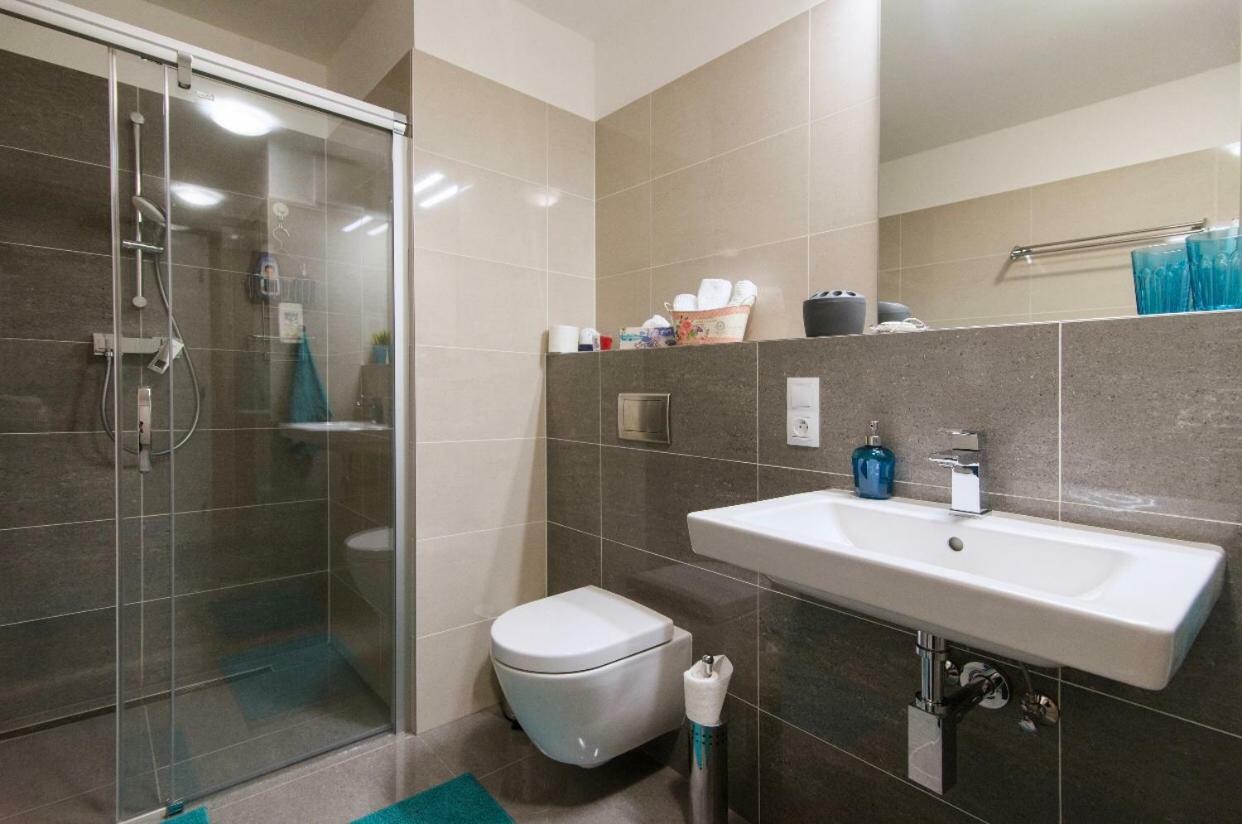 Apartamento Free Parking In Garage Karolina Plazza, New Cosy With Need